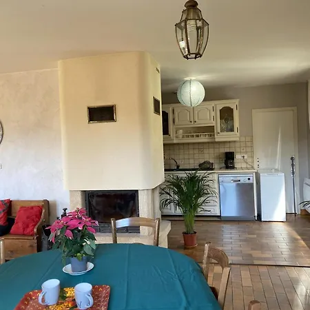 Grand Chalet, Parking, Animaux Admis - 11 Pers. Pres De Vichy